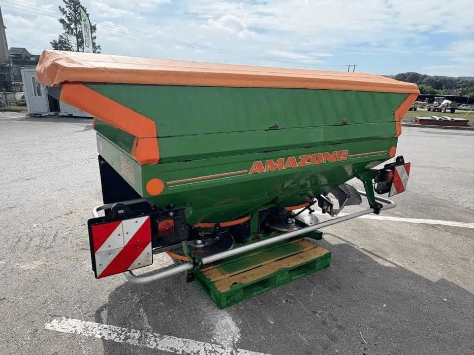 Distribuitor ingrasaminte AMAZONE Z-AM 2700, an 2007, latime 24-36 m