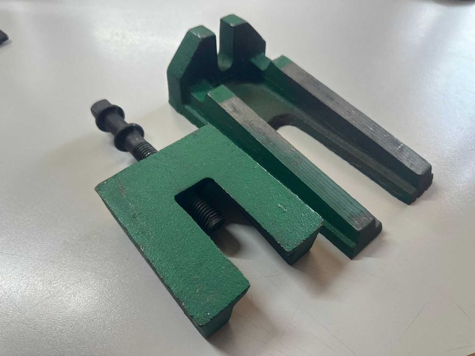 Клиновой домкрат , опора для станка