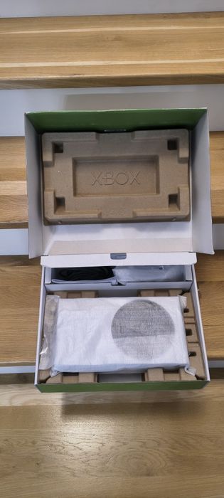 Xbox Series S & 1 controller