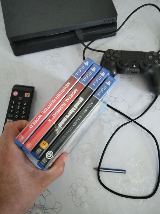 Продам Sony playstation 4 slim