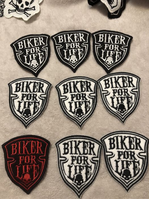 Patch-uri diverse/broderii (Adidas, Levi’s, Nike, Bella Ciao, Tommy H)