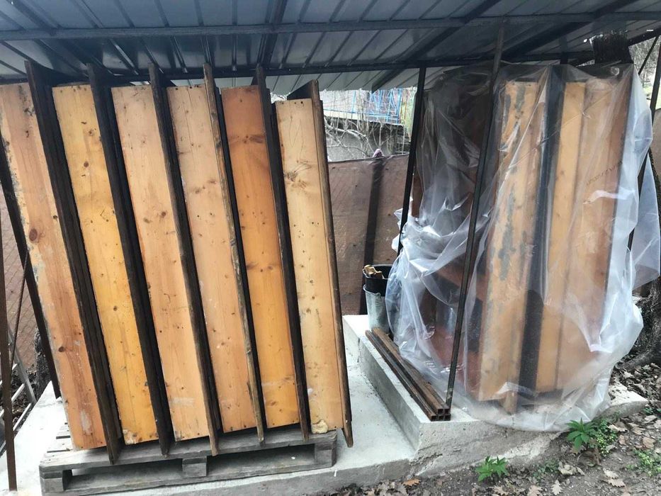 Стари дървени прозорци