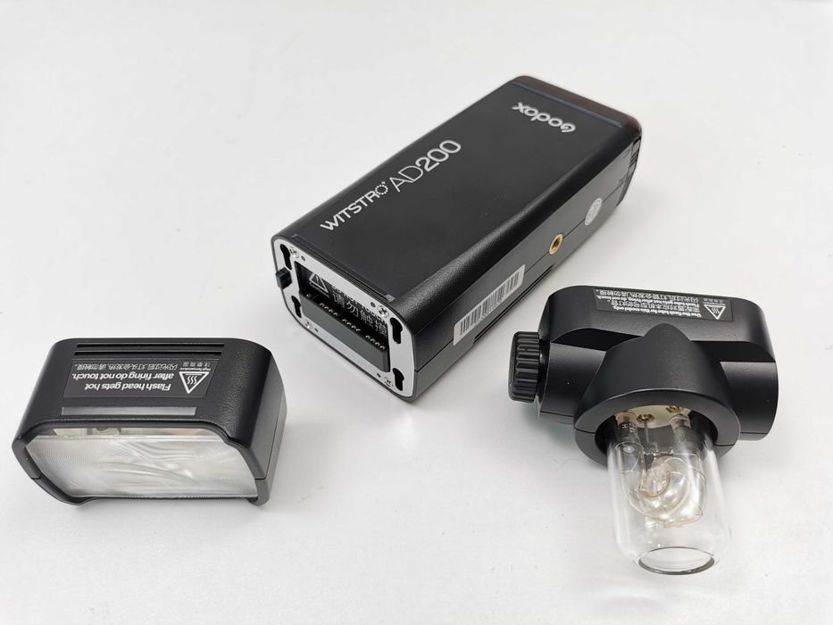 Преносима светкавица Godox AD200