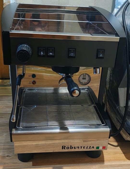 Профессиональная Кофемашина Robustezza