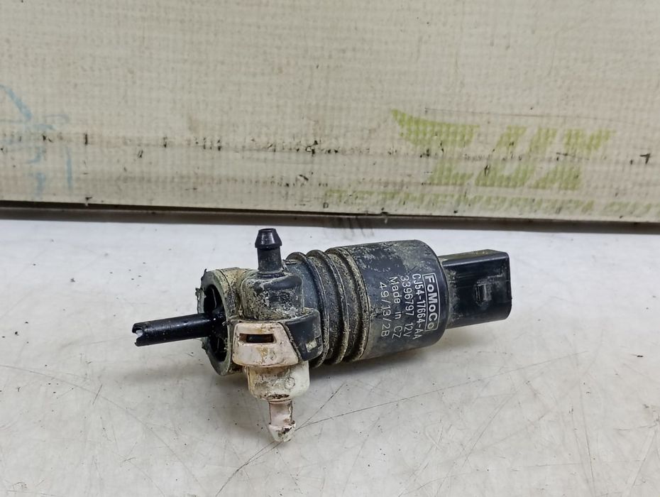 Pompa vas lichid parbriz CJ54-17664-AA Ford Kuga 2 (2013 - 2020)