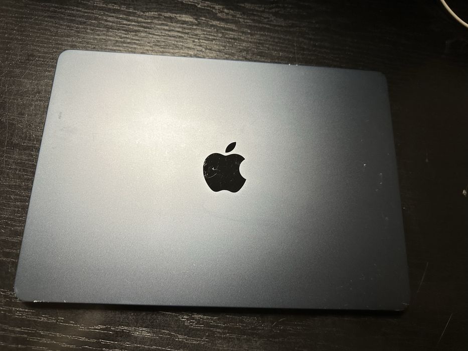 Macbook Air M2 Blue - заключен с iCloud