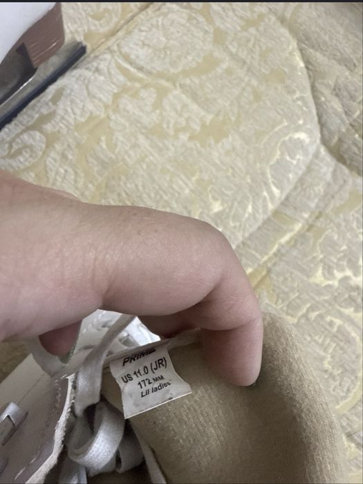 Прлдам деткие коньки доя фигурного катания