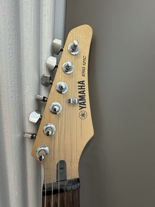 Электро гитара Yamaha ERG121UBL