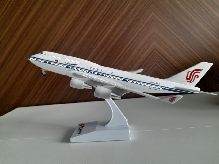 Продаю Модель Самолёта Boeing 747-400COMBI
