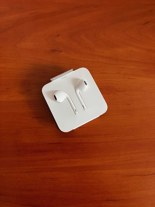Apple EarPods слушалки тапи с Lightning конектор