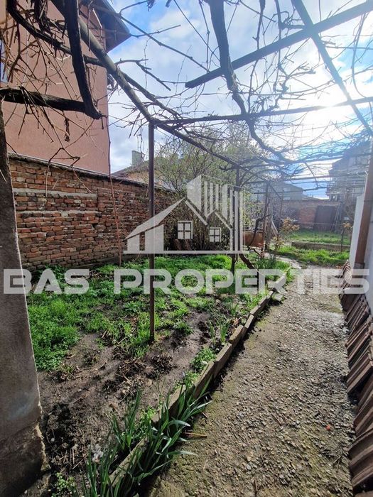 Етаж от къща в София-Левски площ 80