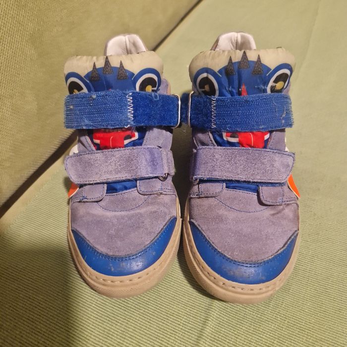 Продам детские кроссовки