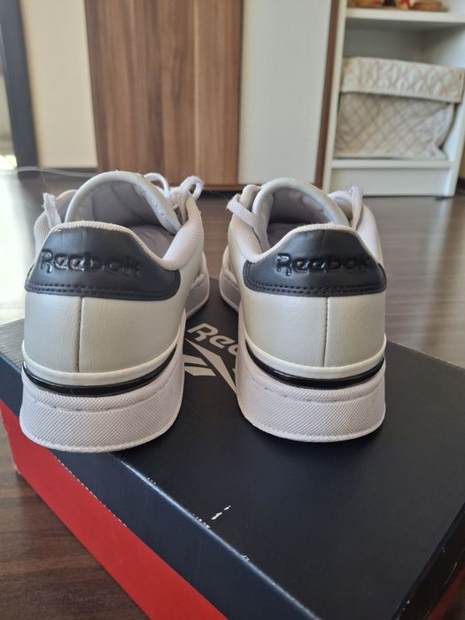 Дамски спортни обувки  Reebok