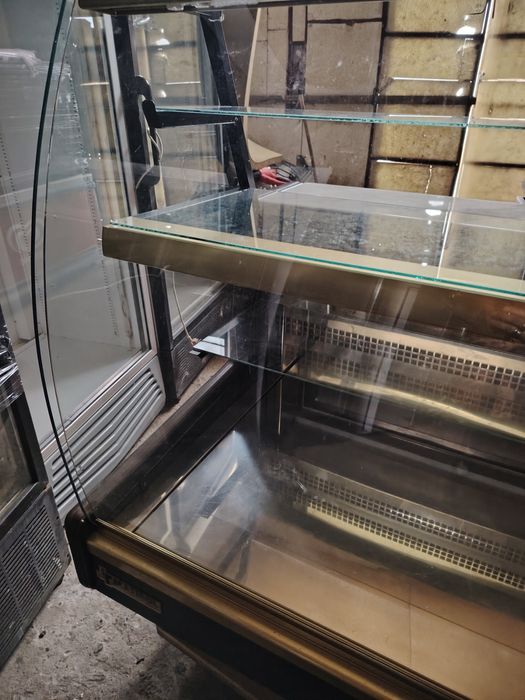 Хладилна витрина