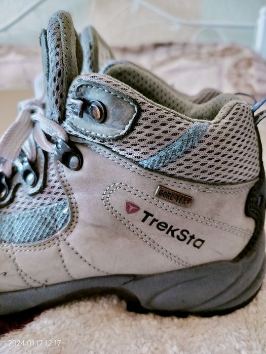 Кросовки теплые женские