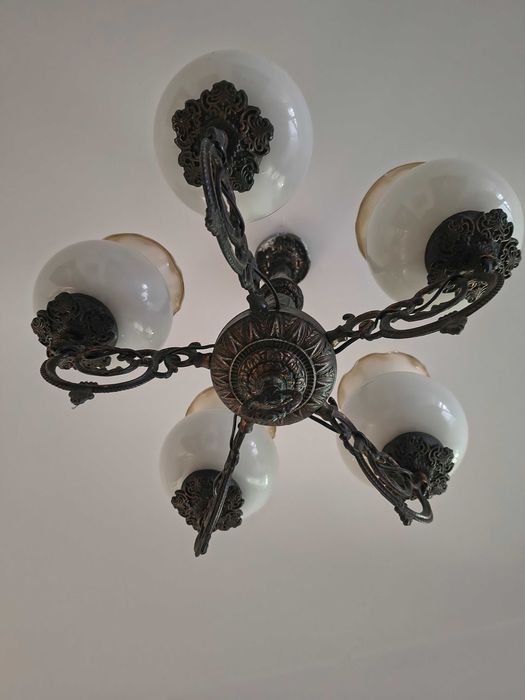 Старинен метален Античен полилей