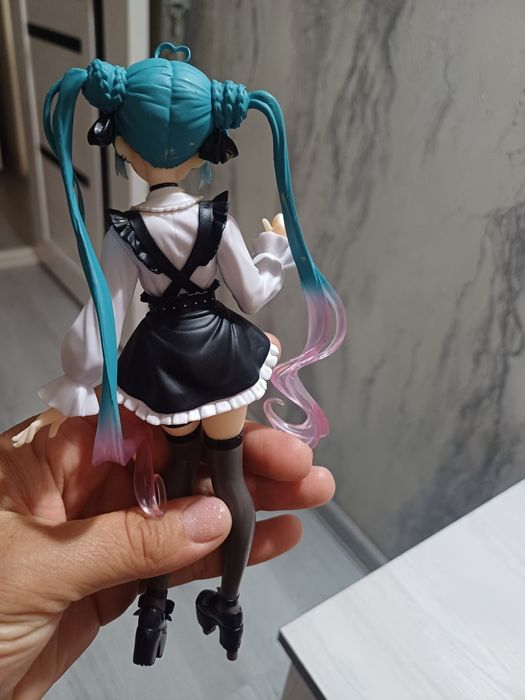 Продаётся фирменный Анимеи фигурка