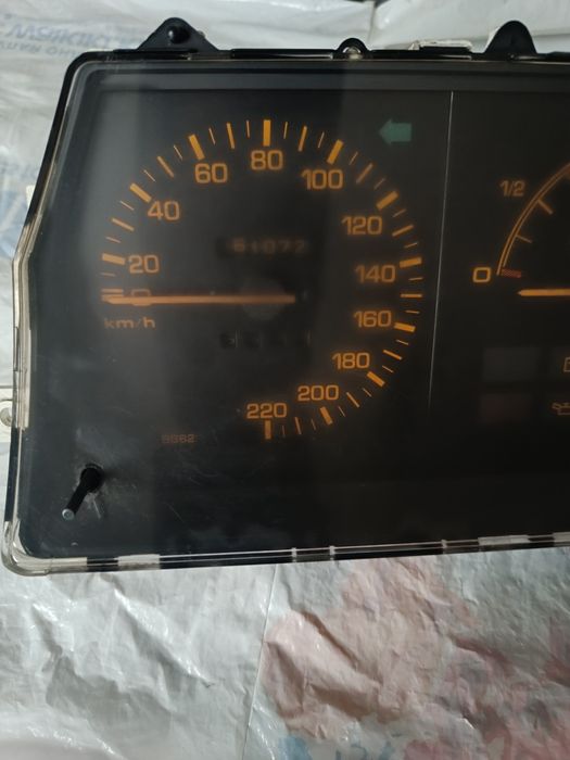 Щиток приборов на MAZDA 323