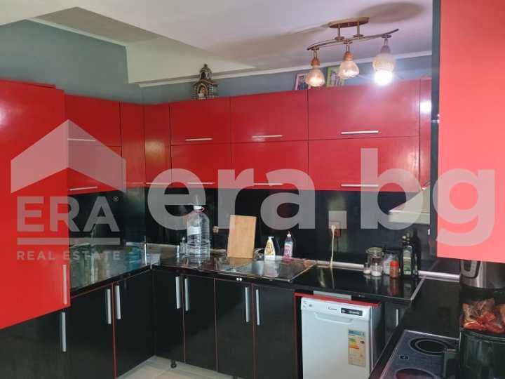 Едноетажна къща с басейн в кв."Рилци" гр. Добрич