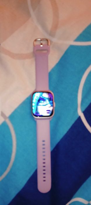 Стилен смарт часовник,неразличим от нов!