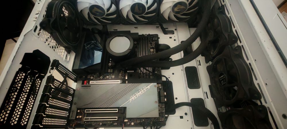 Vand PC gaming Nvidia GeForce Garage custom build Z790, incomplet
