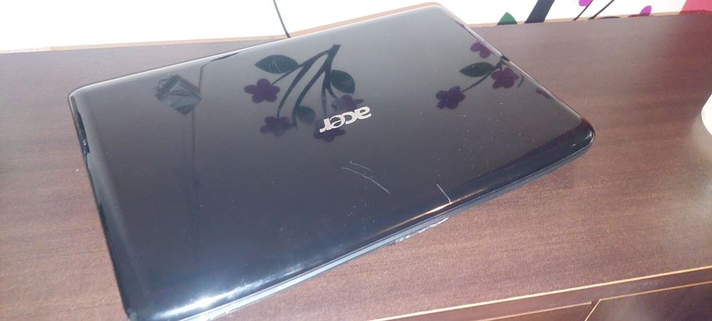 Vând laptop  Acer Aspire 5735