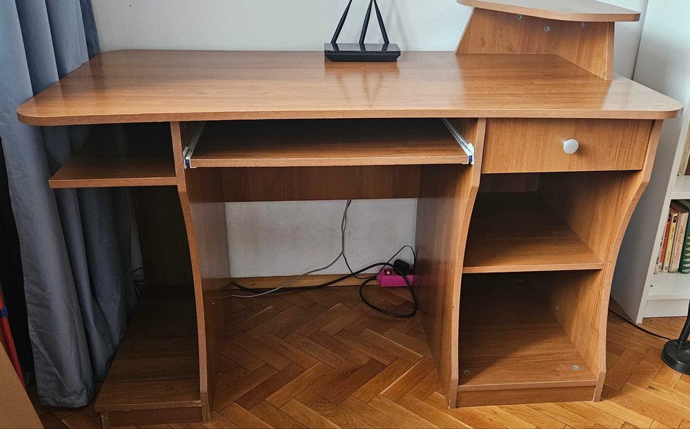 Ученическо бюро с отделение за стационарен компютър