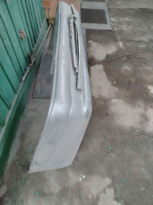 Задний бампер на Мерседес 210