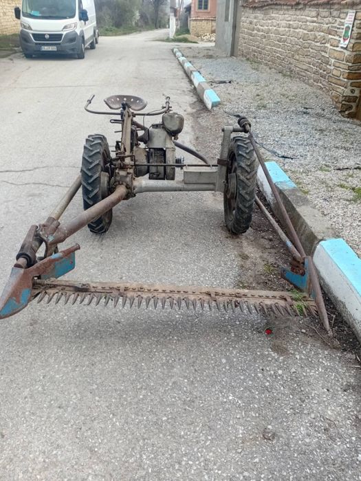 Трактор със косачка