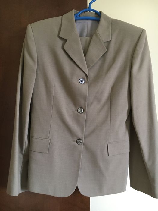 Costum din lana pentru femei