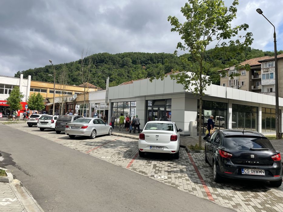 Inchiriez spatiu comercial central 500m2