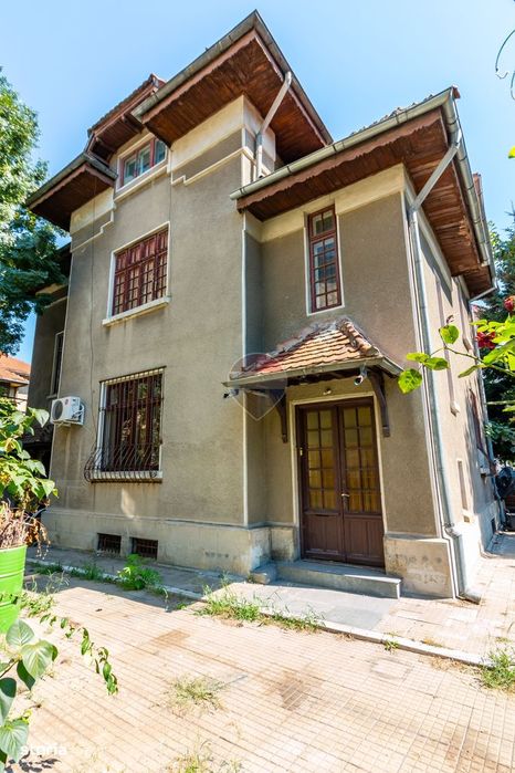 Casă / Vilă cu 7 camere de vanzare în zona Kiseleff, teren 246 mp