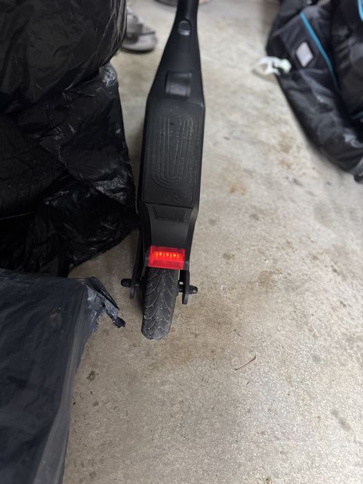 Trotineta electrica cu boxa bluetooth