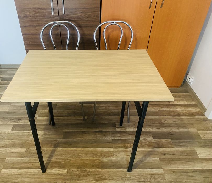 Masa cu doua scaune, foarte cocheta!