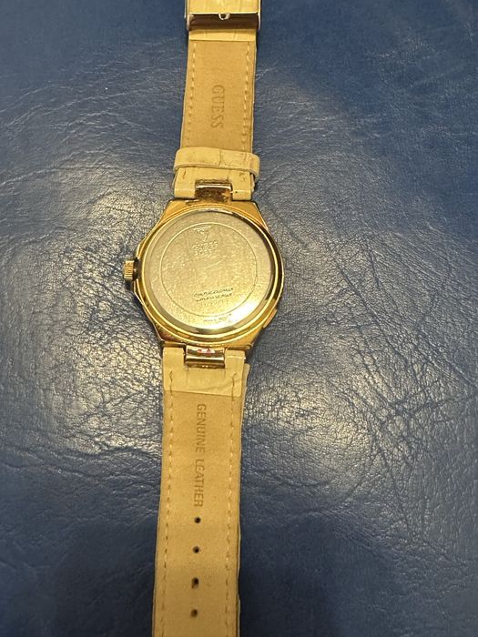 Ceas Dama    Guess