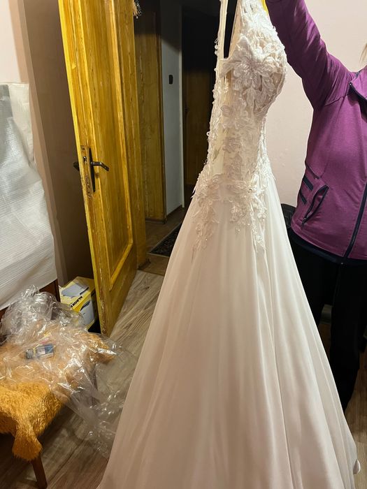 Бяла булчинска рокля