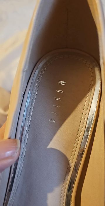 Нови елегатни обувки