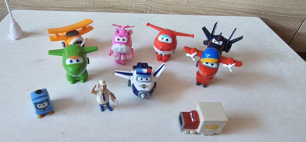 Оригитални трансформиращи се фигурки Супер самолети