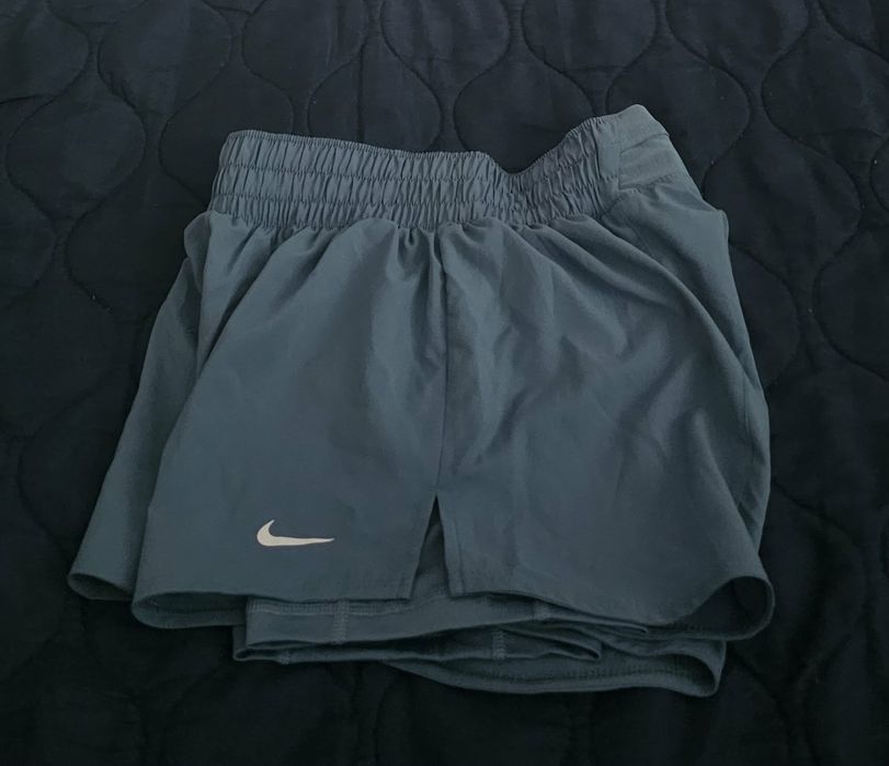 Оригинални къси панталонки с клин Nike