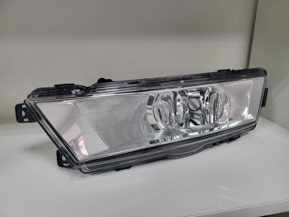 Противотуманная фара Skoda Rapid