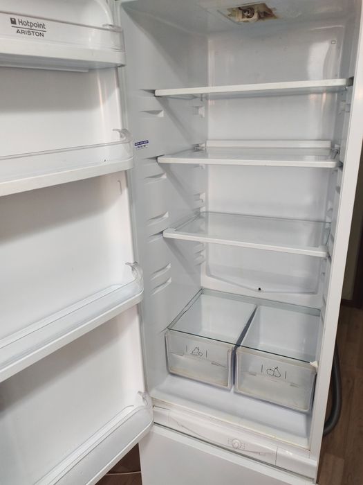 Продам холодильник hotpoint в хорошем состоянии
