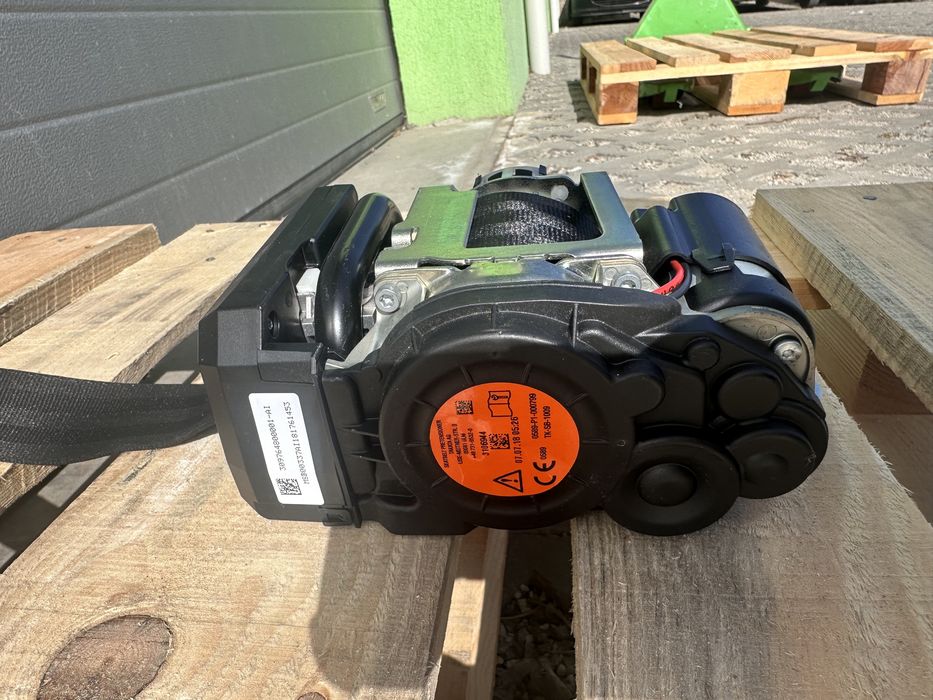 Предни колани AUDI A8 D5 0589P1000799