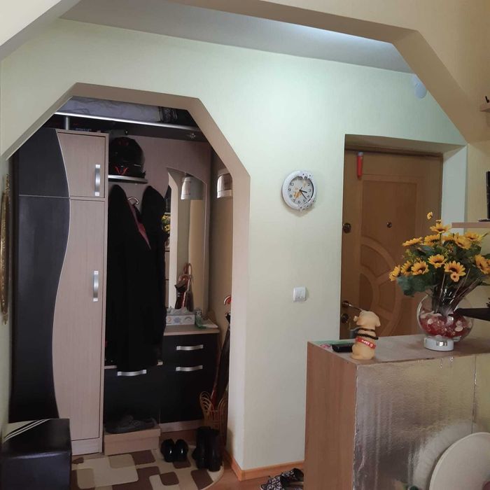 vând apartament in orașul Săveni