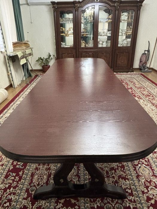 Гостевой стол большой