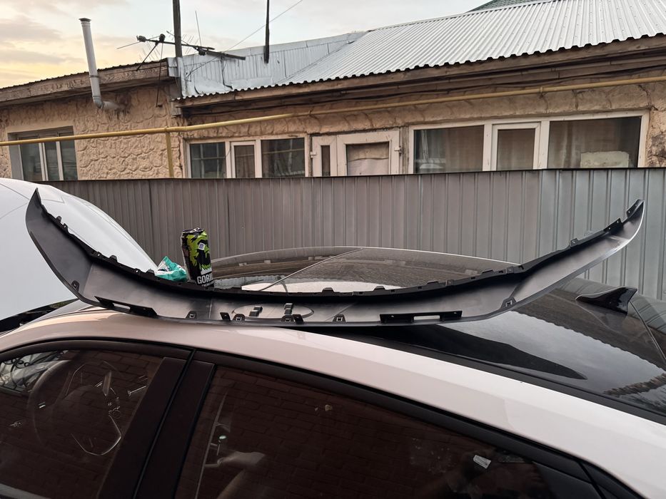 Молдинг капота(накладка решетки)