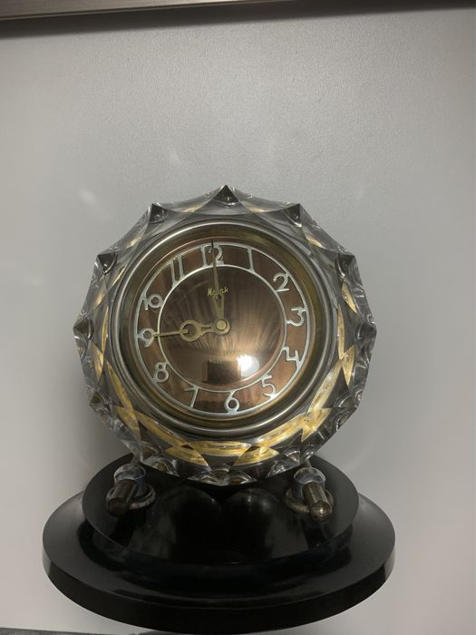 Ретро настолен часовник