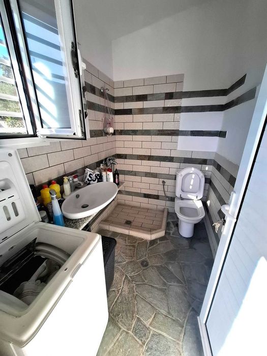 Продава къща 75м2 с изглед към морето двор 2000м2 в Аспровалта, Гърция