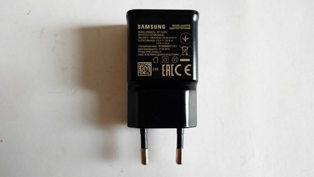 Зарядно и кабел Samsung EP-TA200