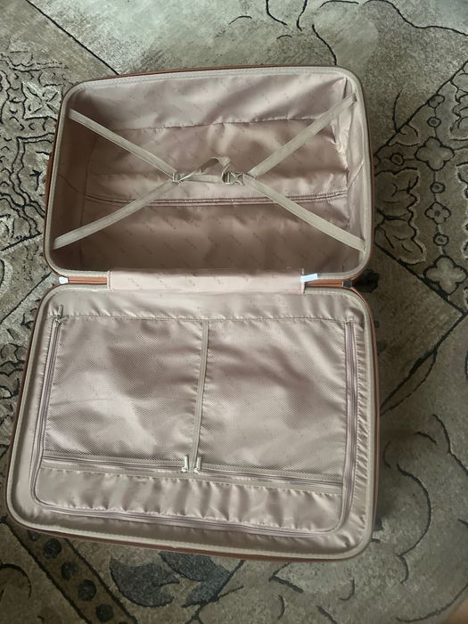 Продам  чемоданы