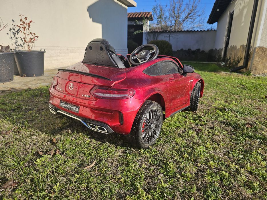 Детска електрическа кола с акумулаторна батерия Mercedes Benz C63 AMG с дистанционно